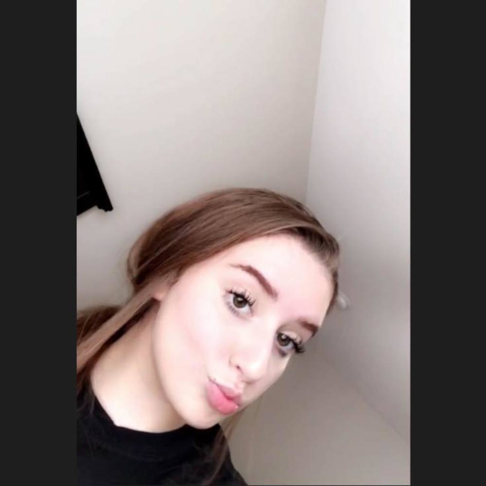 Meet your Posher, Alyssa - Picture 1 of 1